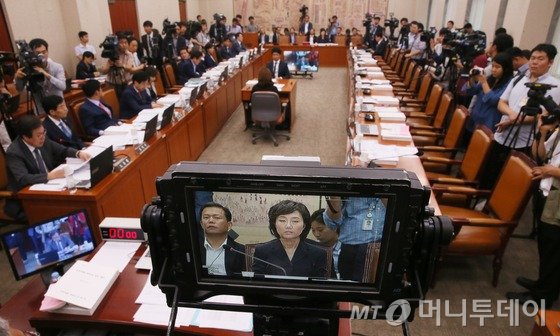 조윤선 인청 경과보고서 野 단독 채택..'부적격' 의견 - 머니투데이