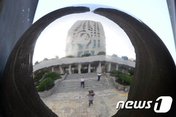 법무부, '스폰서 의혹' 부장검사 서울고검으로 전보(종합) - 뉴스1