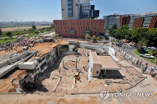 텔아비브서 4층짜리 주차장 건설중 붕괴..