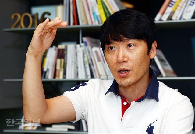 국경없는의사회 활동가 정상훈씨는 "후쿠시마 원전사고는 일본 사회의 대처능력을 벗어나는 '일본판 에볼라'라고 진단했다."고영권기자youngkoh@hankookilbo.com