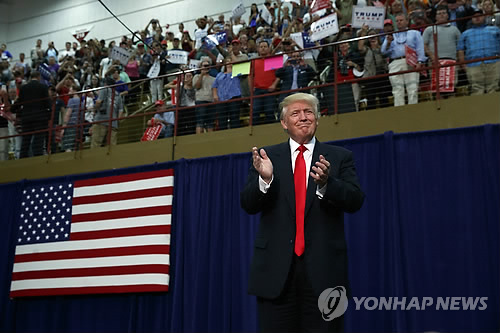 트럼프, 당과 배치 '6주 유급 출산휴가' 공약 마련..이방카 작품 - 연합뉴스