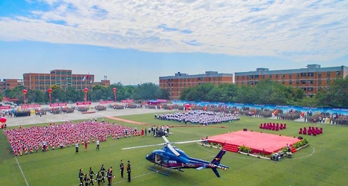중국 청두 둥싱항공전문학원 개학식 전경 [중신망 화면 캡처]