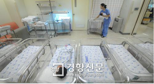 일찌감치 결혼·출산 포기하는 청소년들..왜? - 경향신문