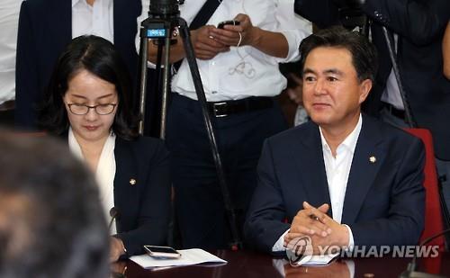 김태흠, 