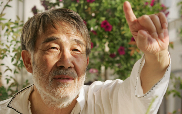 소설가 이호철 별세..철책선 없는 세계로 떠난 '분단문학 큰별' - 경향신문