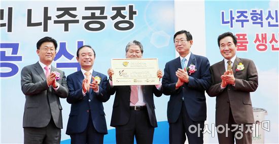 (주)이우티이씨 이미지