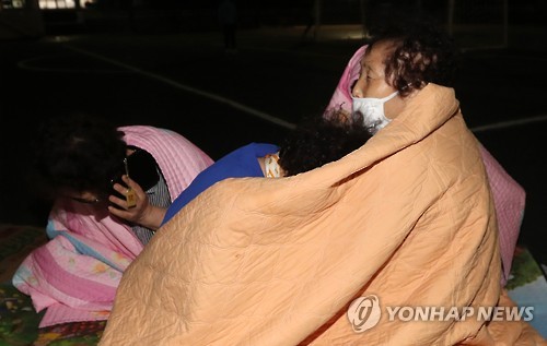 <규모 4.5 여진> 강도 낮아졌지만 불안감은 증폭..곳곳 대피 행렬 - 연합뉴스