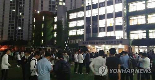 <규모 4.5 여진> 고교 야간자율학습 중단 속출..수능 앞두고 '노이로제' - 연합뉴스