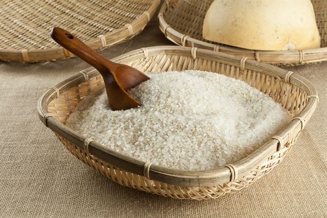 쌀은 소량씩 사는 것이 밥맛에 도움된다. 게티이미지뱅크