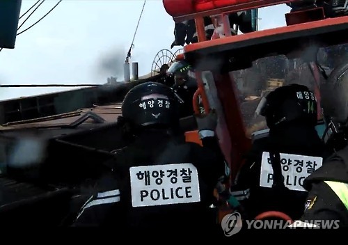 中어선 '충돌공격'에 고속단정 침몰..사건 은폐 의혹 - 연합뉴스