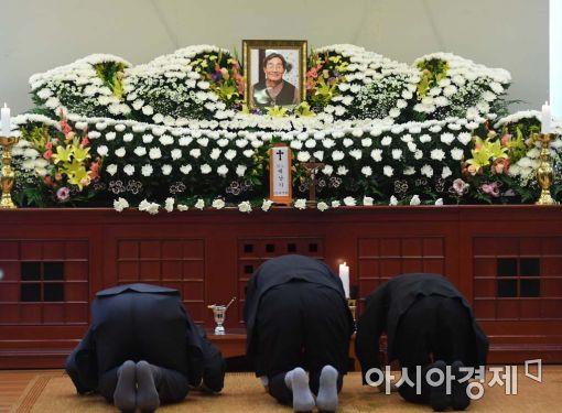 [종합]法, 백남기씨 부검영장 발부..유족 