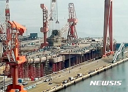 중국 첫 국산항모 하이난다오에 배치..남중국해 분쟁 염두 - 뉴시스
