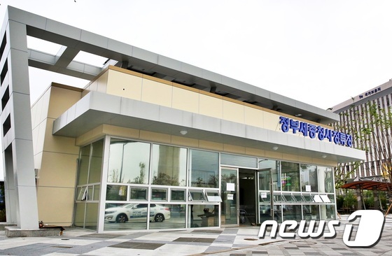 고속버스정류장 이미지