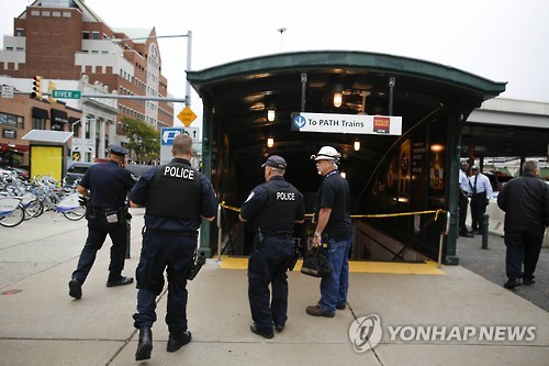美뉴저지 열차 승강장 돌진..AFP