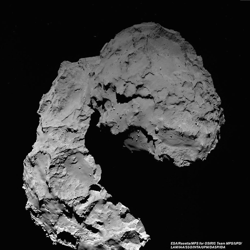지난 29일(현지시간) 인류 첫 혜성탐사선 로제타에서 촬영한 혜성 67P/추류모프-게라시멘코의 모습. [출처:유럽우주국(ESA)]