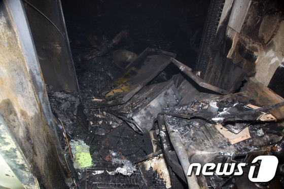 한밤중 원룸에서 불..1명 숨지고 900만원 피해 - 뉴스1