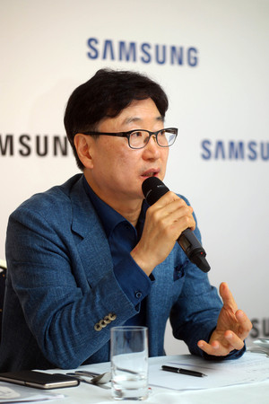 삼성 윤부근-엘지 조성진 라이벌 관계가 '가전 부활' 동력? - 한겨레