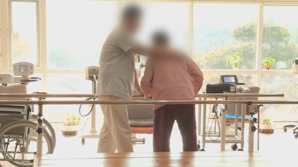무색해진 노인의 날..