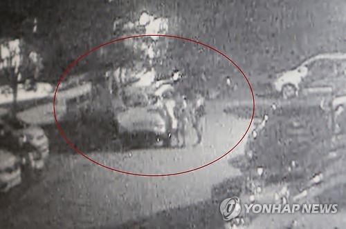 6살 딸 살해 뒤 불 태운 혐의로 양부모 긴급체포 - 연합뉴스