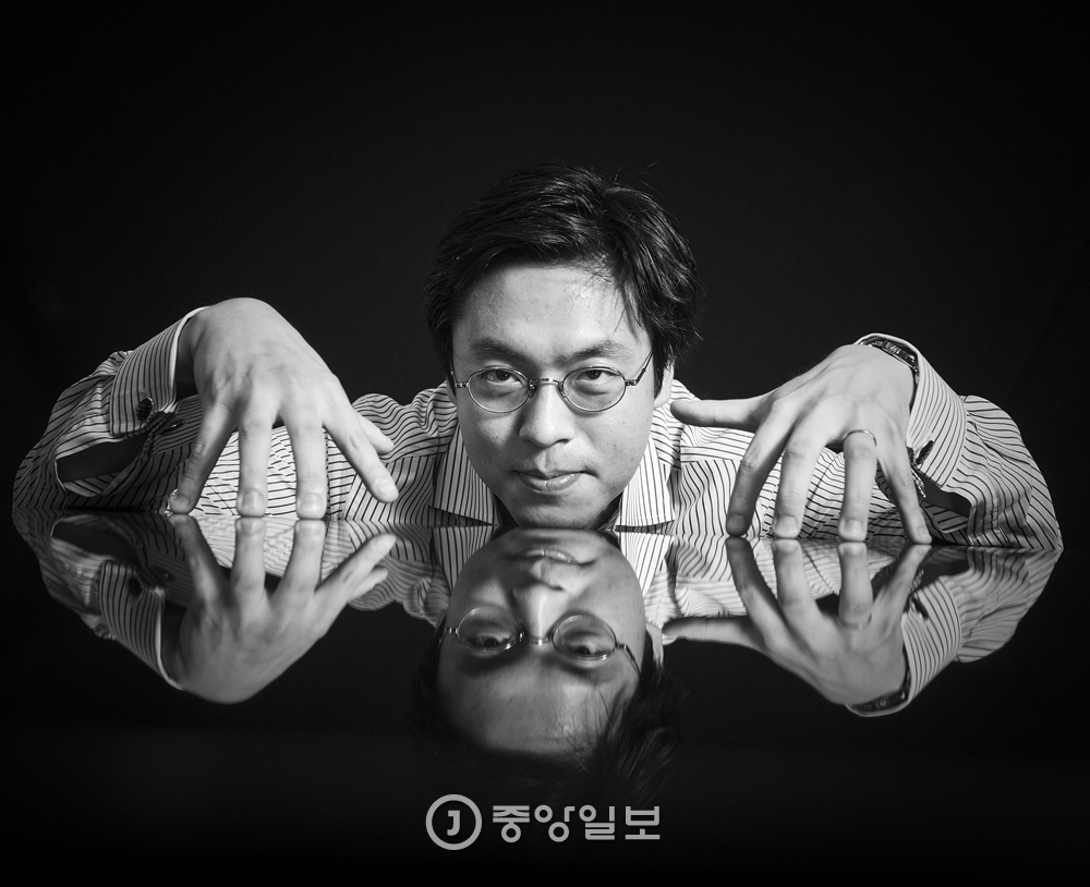 [권혁재 사진전문기자의 뒷담화] 피아니스트 김선욱의 손 - 중앙일보
