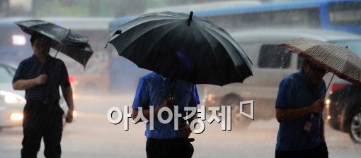 [오늘 날씨] 태풍 영향으로 전국 흐리고 비..제주·남부 최대 400mm 폭우 - 아시아경제