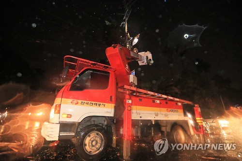 <태풍 차바> 강한 비바람에 제주 1천400여 가구 정전 - 연합뉴스