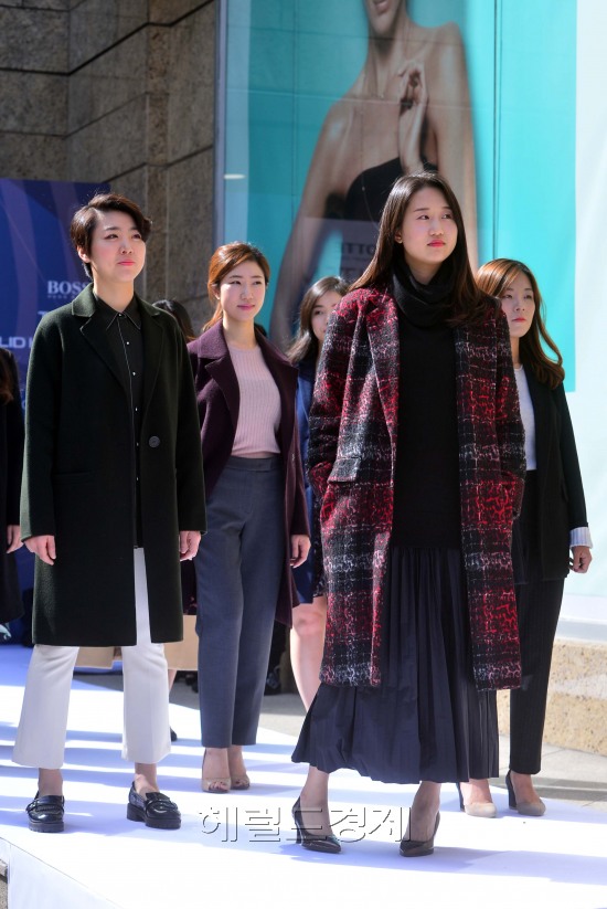 디케이엔와이남성롯데 이미지