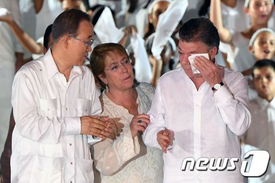 반기문, 노벨상 수상 산토스에 