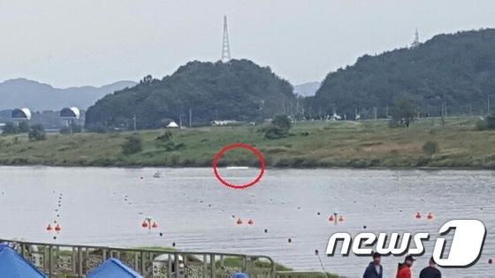 전국체전 카누 대회서 물에 빠진 선수 30분 동안 방치 논란 - 뉴스1