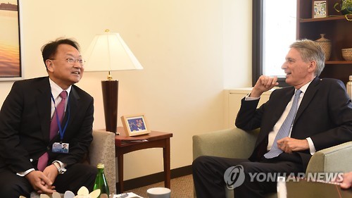 유일호, 英 재무장관 면담..