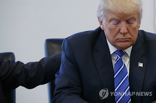 벼랑끝에 몰린 트럼프..'13세 소녀때 성폭행' 소송도 - 연합뉴스