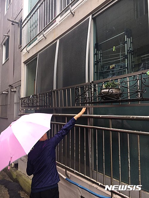 '태풍에 위태' 울산 동구 붕괴위기 아파트 철거 - 뉴시스