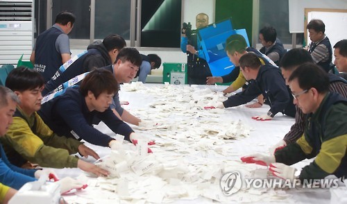 현대차노조 2차 잠정합의안 가결..임금협상 타결(2보) - 연합뉴스