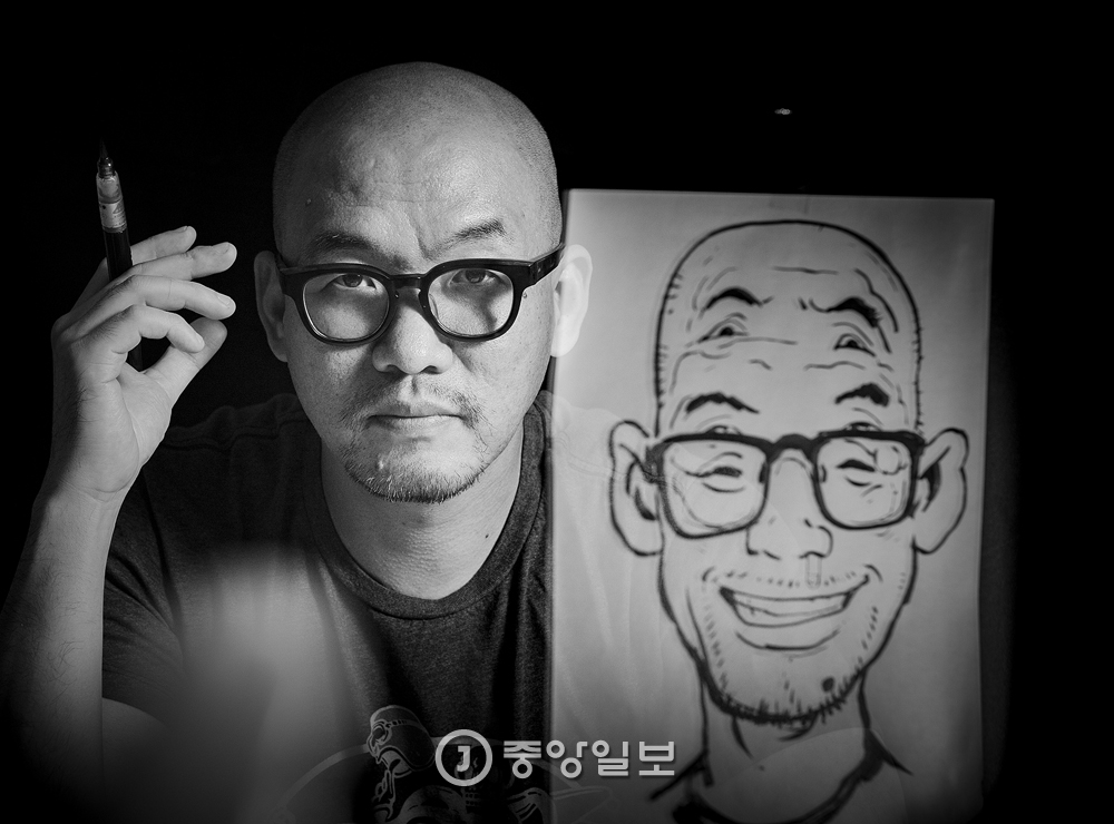 [권혁재 사진전문기자의 뒷담화] 여섯 눈을 가진 라이브 드로잉 작가 김정기 - 중앙일보