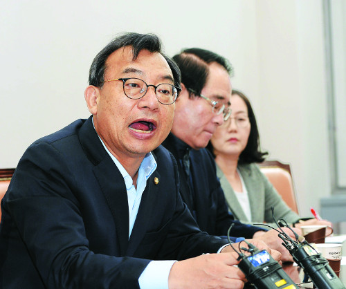 반전 카드 잡은 與, '대북 결재 요청사건' 규정 총공세 - 국민일보