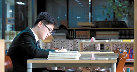 [전교 1등의 책상] 개념은 무조건 혼자 익히고    친구 가르치며 실력 다져요 - 중앙일보