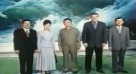 (왼쪽부터) 신희석 아태정책연구원 이사장, 박근혜 의원, 김정일 국방위원장, 장 자크 그로하·지동훈 유럽코리아재단 이사장 (사진=유튜브 영상 캡처)