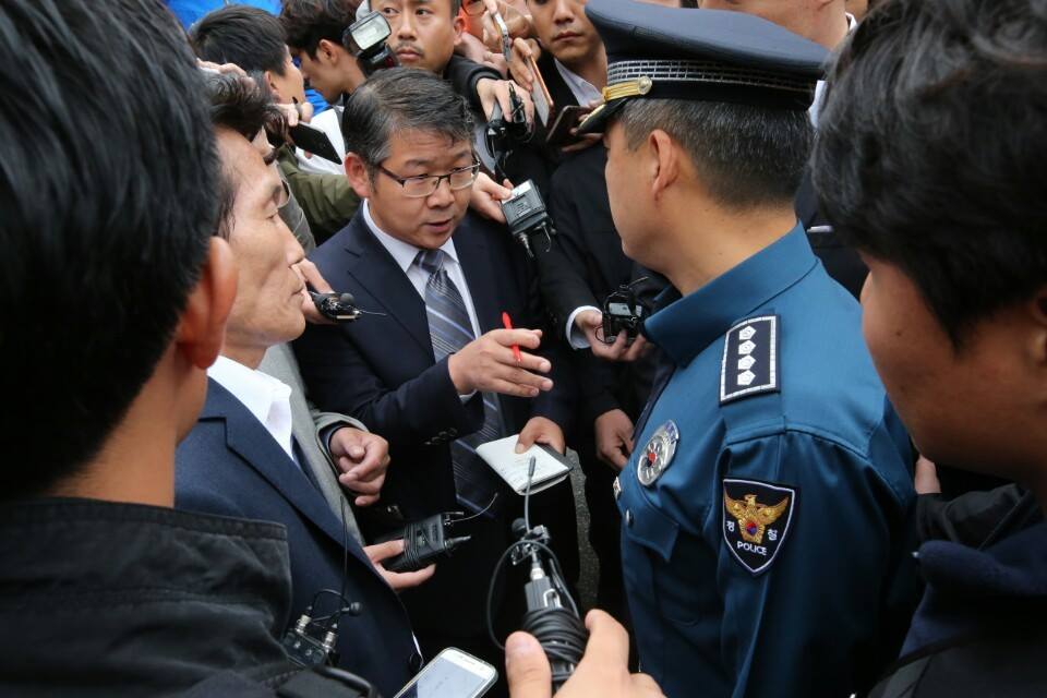 부검 말고 특검, 밝혀져야 할 5가지 의혹 - 한겨레21