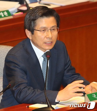 총사퇴 질문받은 황교안·이원종 