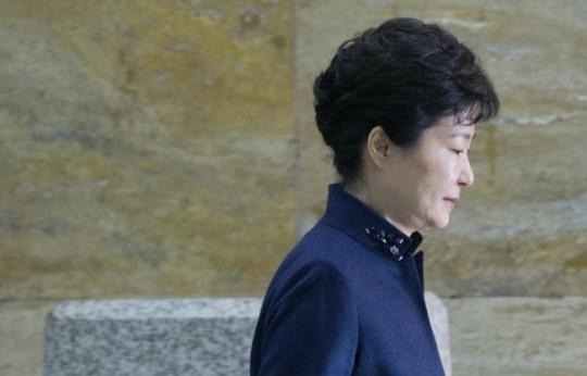 (종합) 朴대통령, 안종범·우병우 등 수석비서관 일괄사표 지시..측근 3인방도 대상될 듯 - 헤럴드경제
