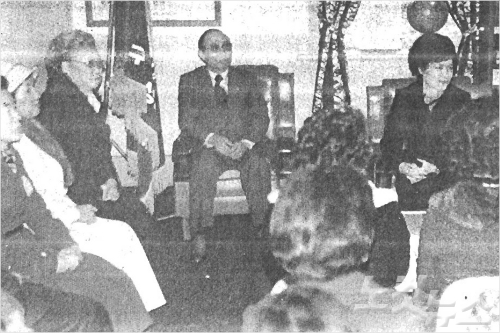 1994년 2월 월간 '세계여성'에 실린 최태민과 박근혜 당시 육영재단 이사장의 사진