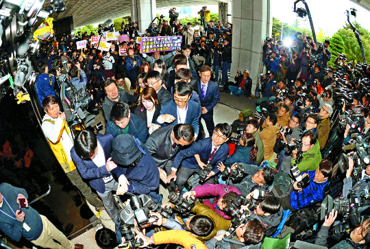 '부인'하는 崔에 맞선 檢.. 명운 건 '법리전쟁' 돌입 - 국민일보