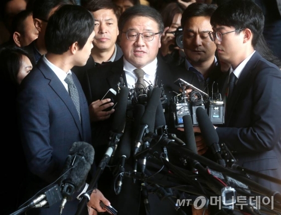 檢, 안종범 前 수석 긴급체포..조사는 계속(종합2보) - 머니투데이