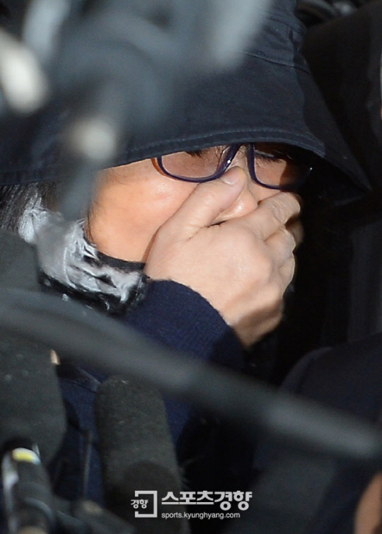 최순실 검찰 소환전 은행에서 자유롭게 현금인출 | 인스티즈