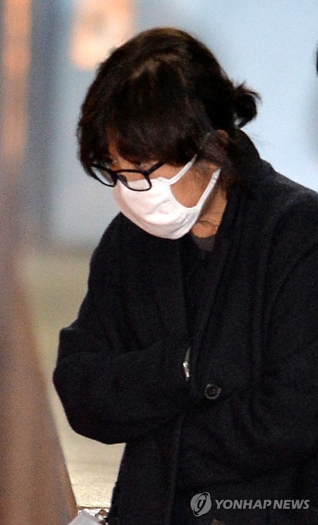 '비선 실세' 최순실 구속..朴대통령 조사 여부에 시선쏠려 - 연합뉴스