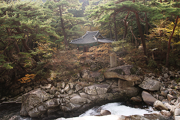 홍류동계곡과 고운 최치원의 관계를 증명하는 농산정의 모습. ⓒ MK스타일 / 월간 여행스케치