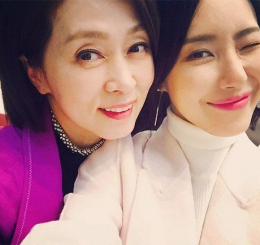 김윤서 이미지