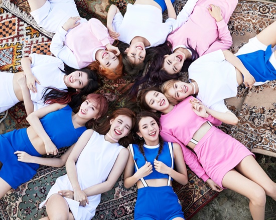 트와이스 &apos;치어 업&apos;, 1억 뷰-1억 스트리밍 다 잡았다