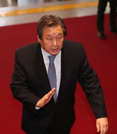 탄핵 공조 흔들리는 비박.. 김무성, 3차담화 뒤 긴 침묵 - 한겨레