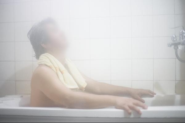 [헬스조선]고혈압 환자는 반신욕을 할 때 특히 주의해야 한다/사진=헬스조선 DB